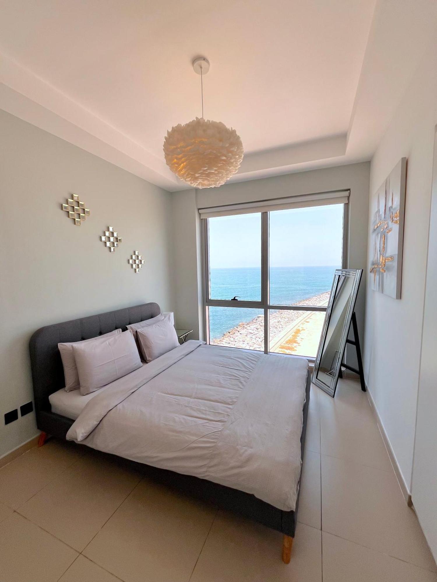 Luxurious 2 Bedroom Beachfront Apartment - Direct Seaview Ras al-Khaimah Exterior foto