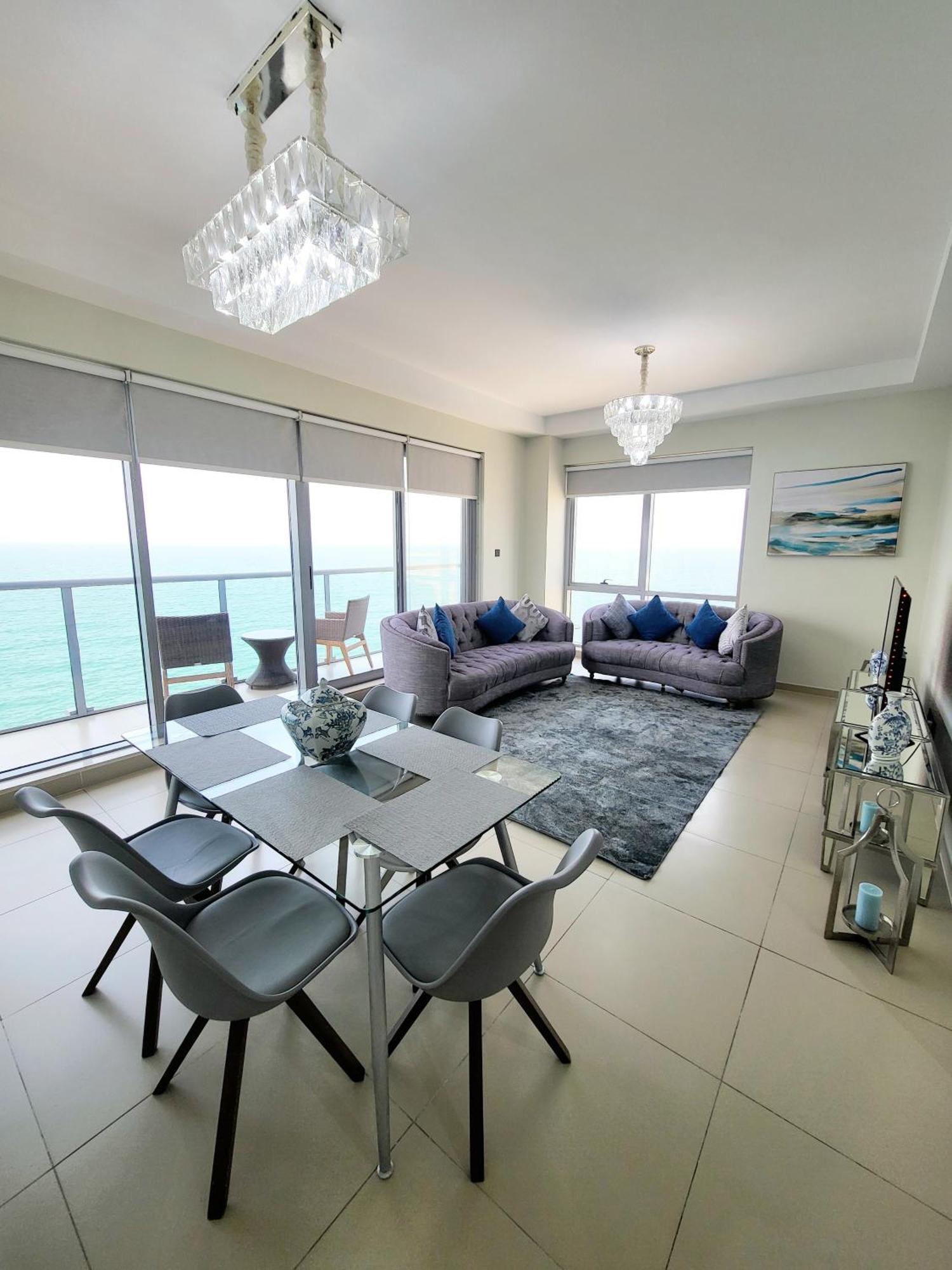 Luxurious 2 Bedroom Beachfront Apartment - Direct Seaview Ras al-Khaimah Exterior foto